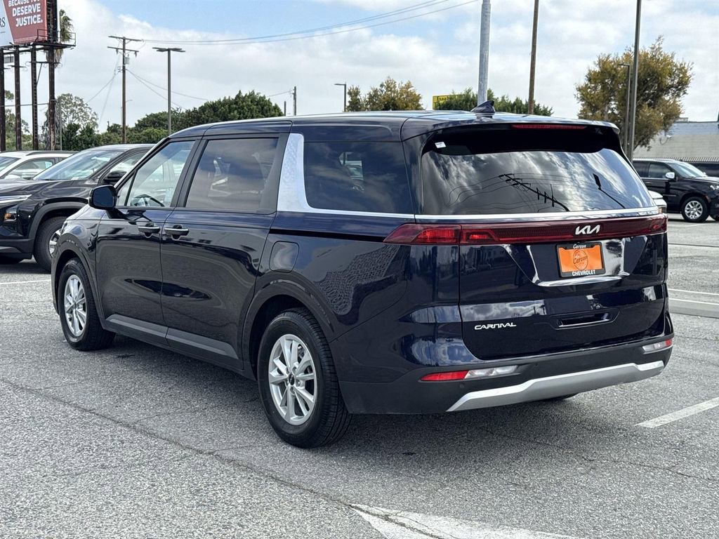 Used 2024 Kia Carnival LX image 5