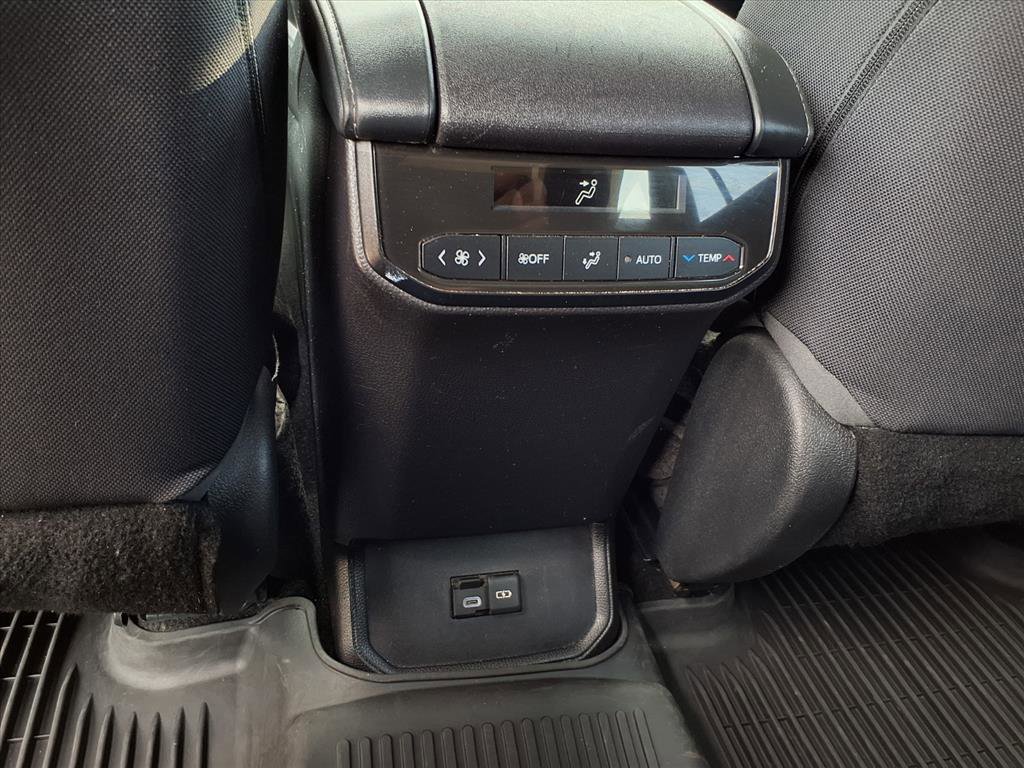 Used 2023 Toyota Highlander L image 25