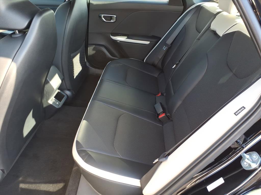 New 2025 Kia K4 GT-Line image 6