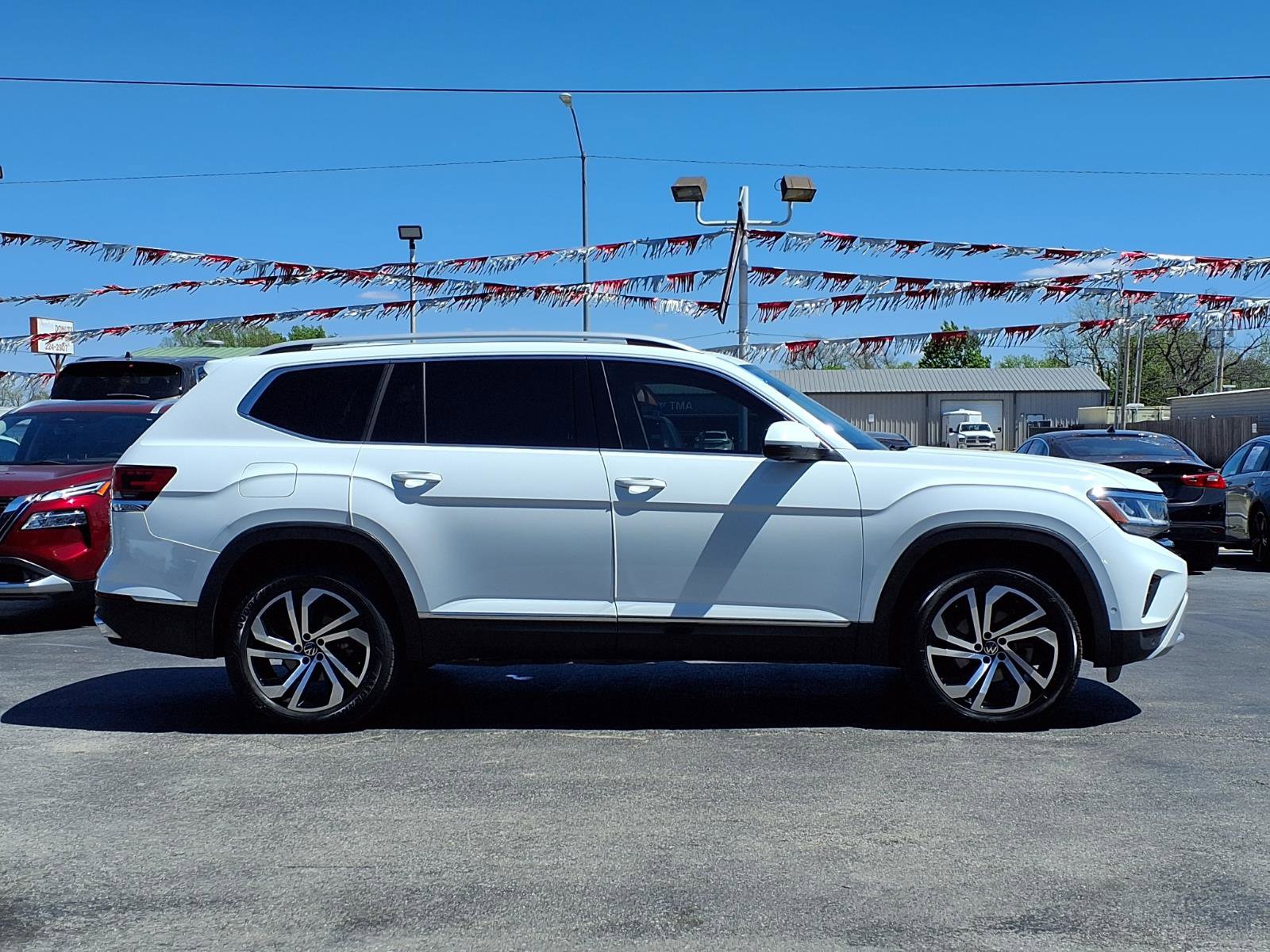 Used 2021 Volkswagen Atlas SEL Premium image 2