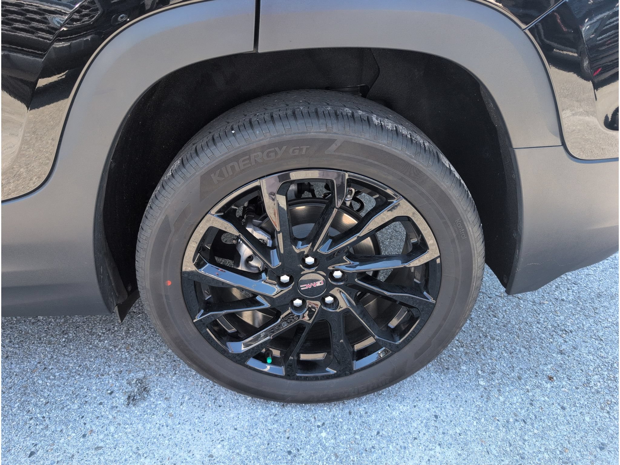 Used 2024 GMC Terrain SLE w/ Driver Convenience Package FWD image 4