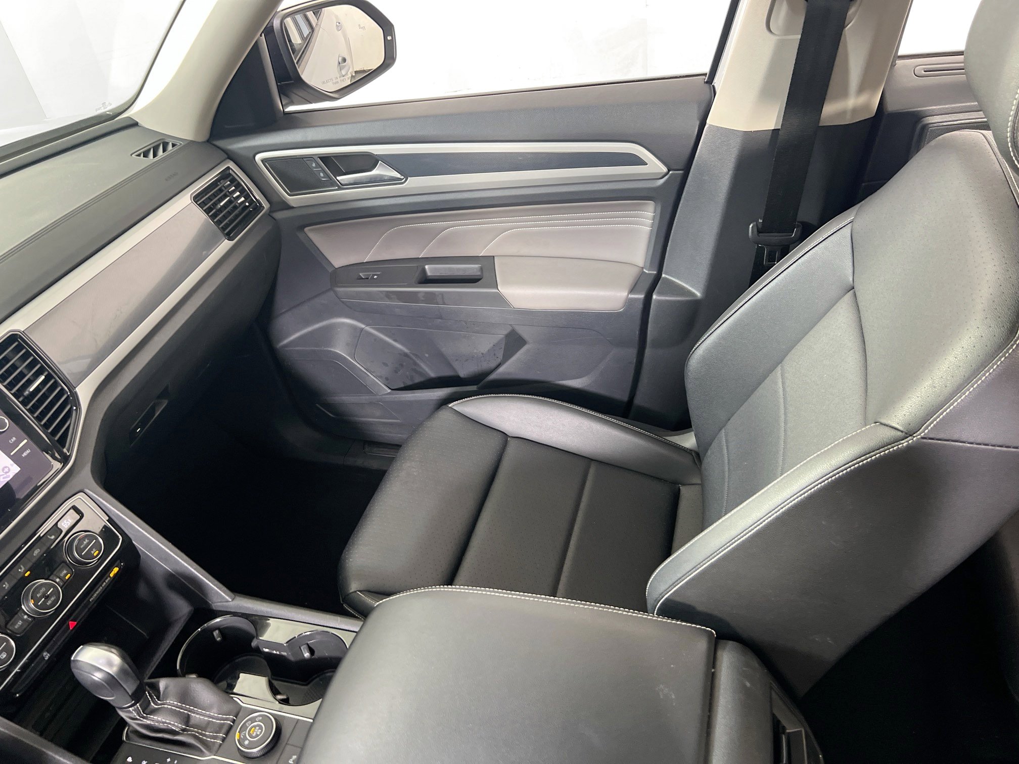 Used 2023 Volkswagen Atlas SEL R-Line image 24