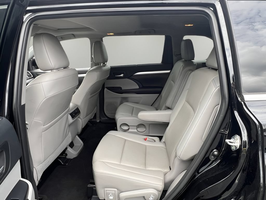Certified 2019 Toyota Highlander XLE FWD image 12