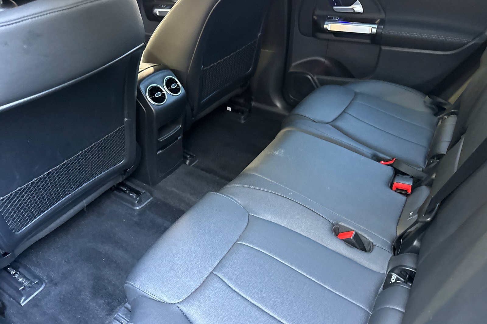Used 2023 Mercedes-Benz EQB 300 4MATIC image 27