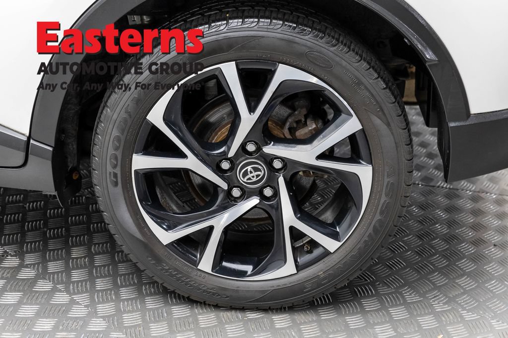 Used 2018 Toyota C-HR XLE FWD image 8