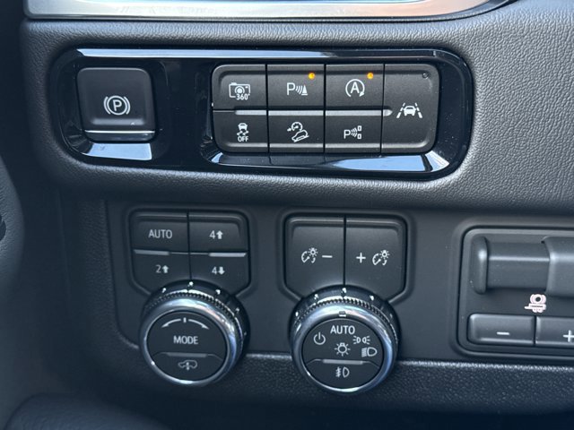 New 2026 GMC Yukon XL Denali w/ Denali Reserve Package image 26