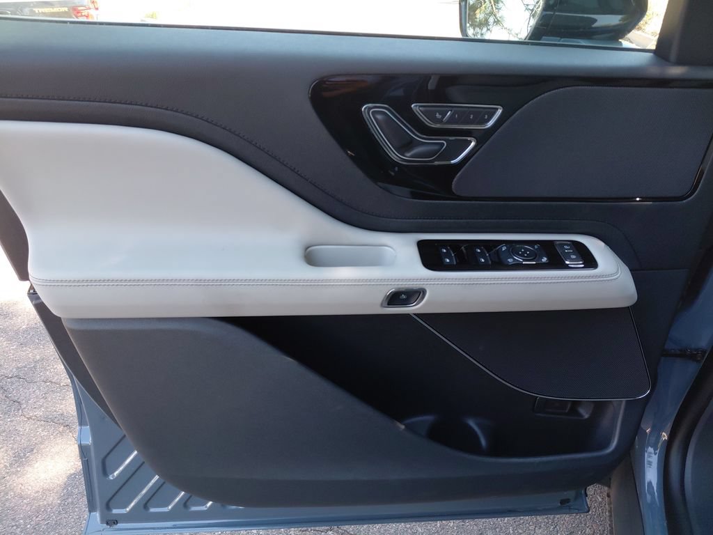 New 2026 Lincoln Aviator AWD image 35
