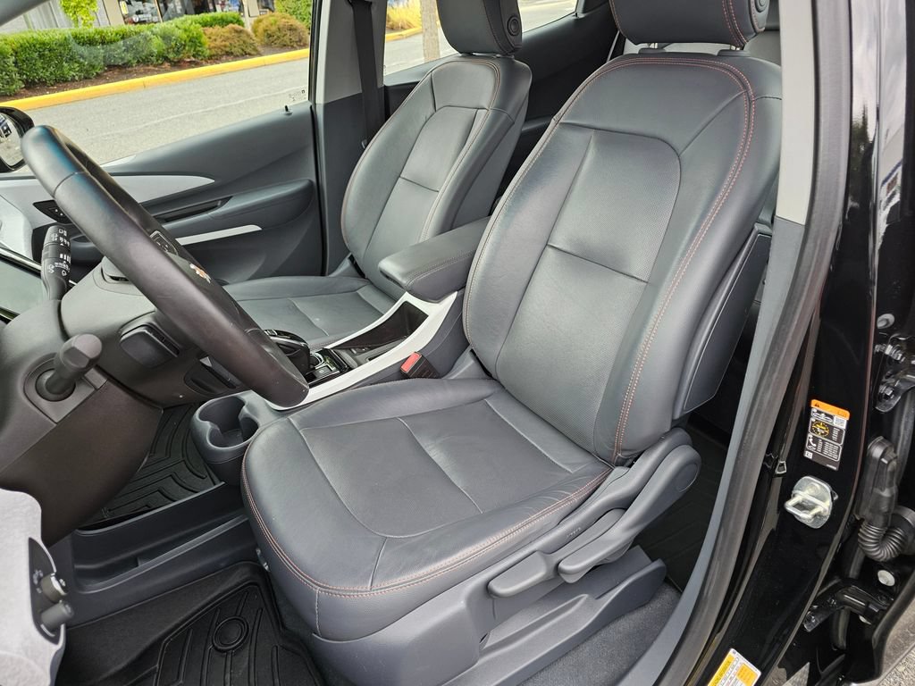 Used 2020 Chevrolet Bolt Premier w/ Infotainment Package FWD image 24