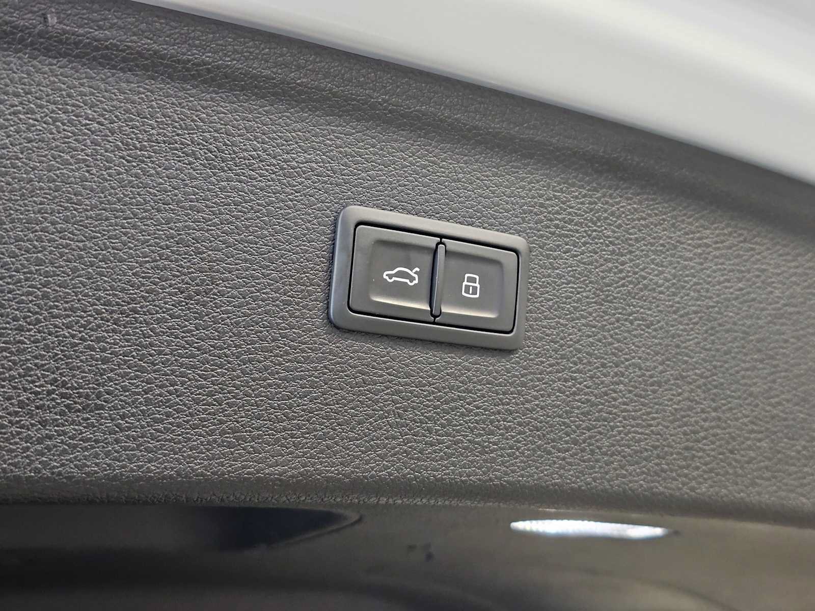 Used 2023 Audi SQ5 Premium Plus w/ Premium Plus Package AWD/4WD image 17