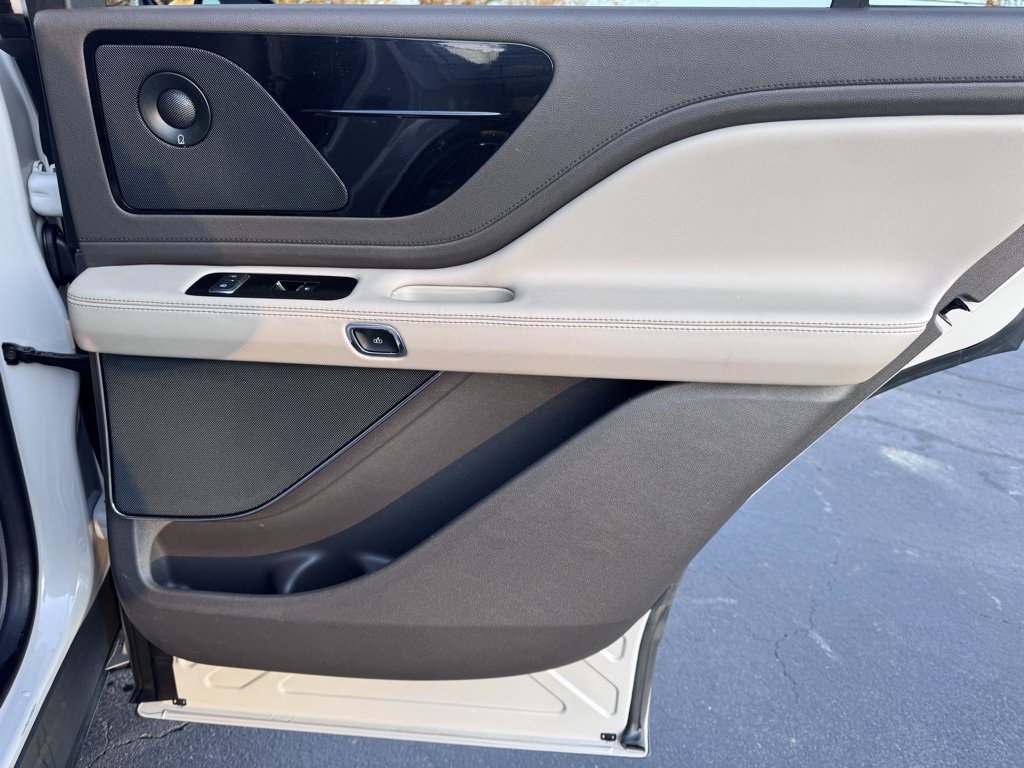 Used 2023 Lincoln Aviator Reserve w/ Equipment Group 201A image 28