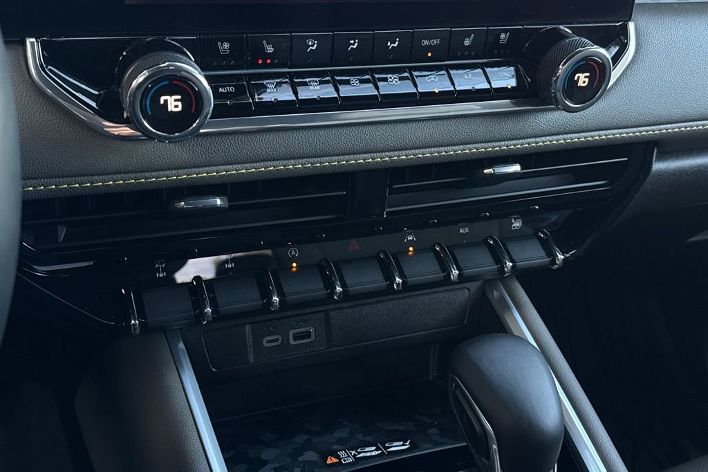 Certified 2024 Chevrolet Colorado ZR2 w/ ZR2 Bison Edition AWD/4WD image 23