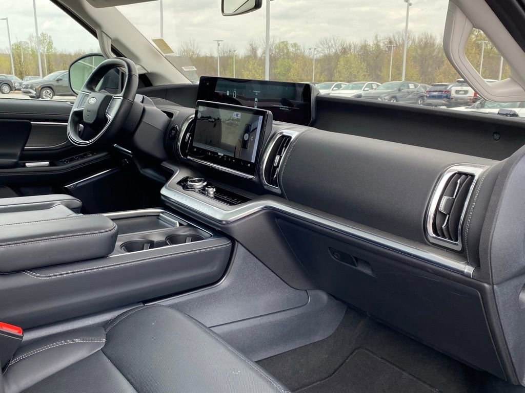 Used 2025 Ford Expedition Platinum AWD/4WD image 34