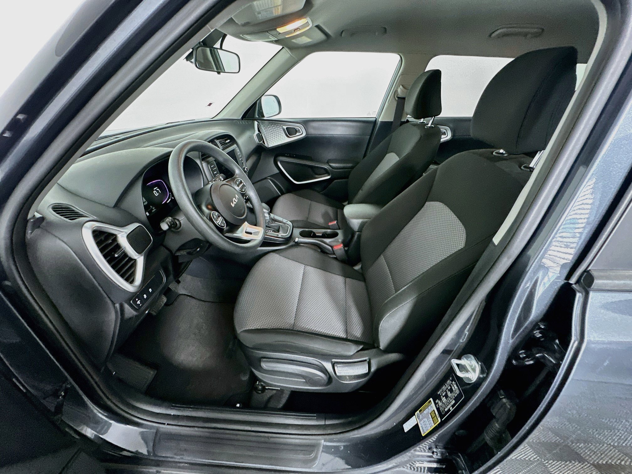 Used 2025 Kia Soul LX w/ LX Technology Package FWD image 13