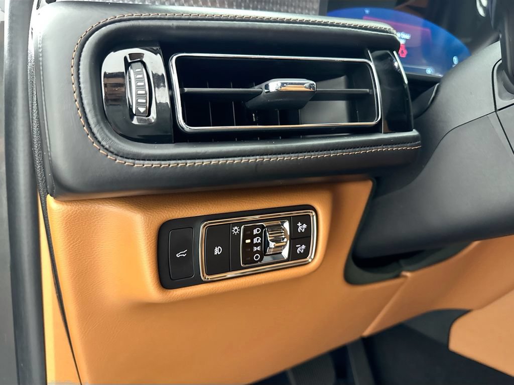 Used 2022 Lincoln Aviator Black Label AWD/4WD image 10