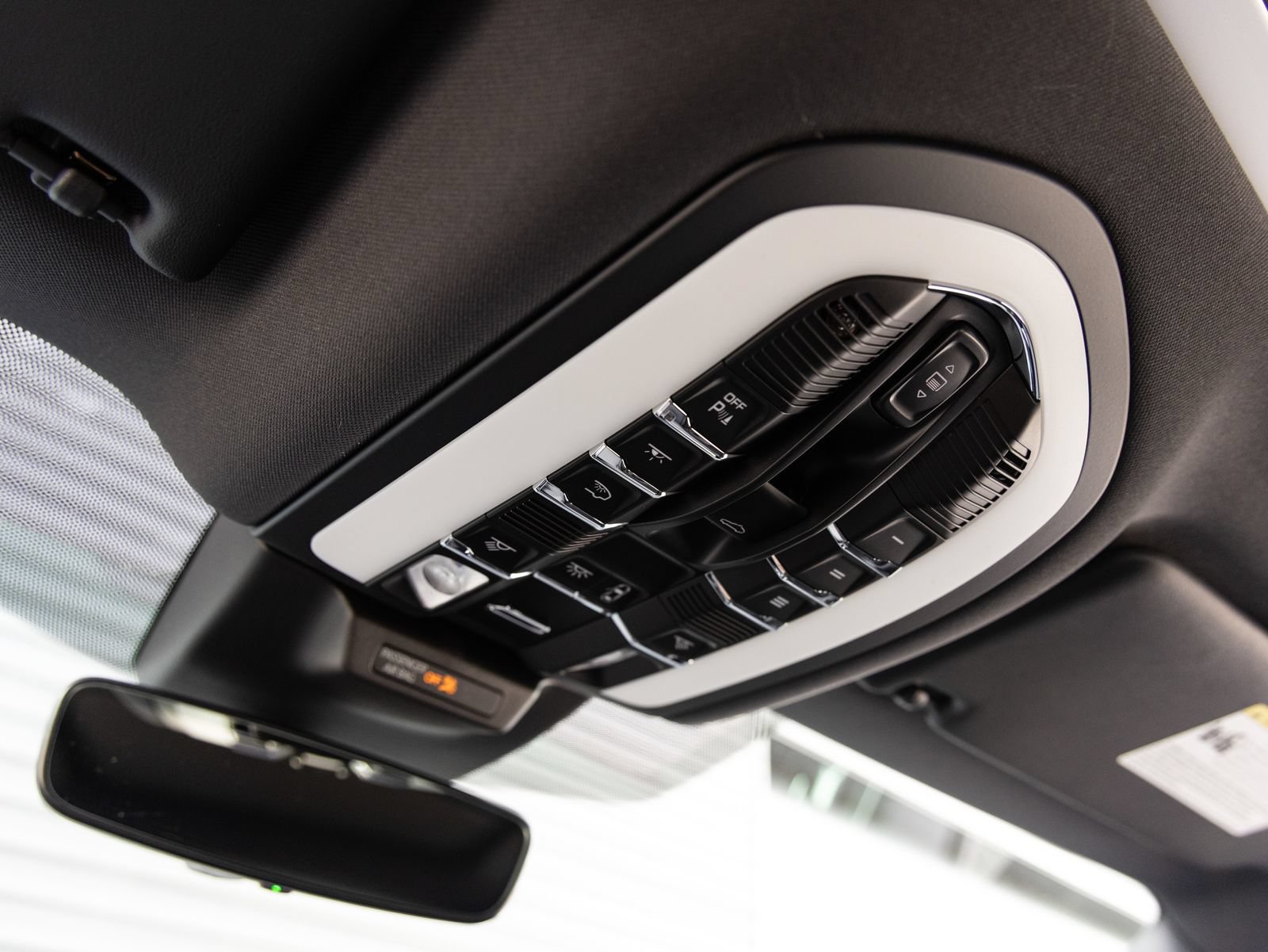 New 2026 Porsche Macan Turbo AWD/4WD image 20