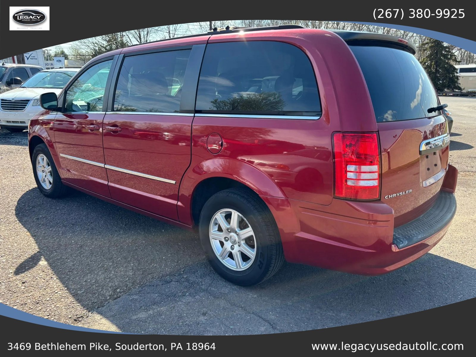 Used 2010 Chrysler Town & Country Touring w/ Family Value Group FWD image 5