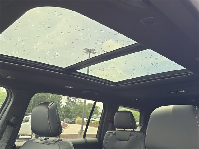 New 2025 Jeep Grand Cherokee L Limited image 9