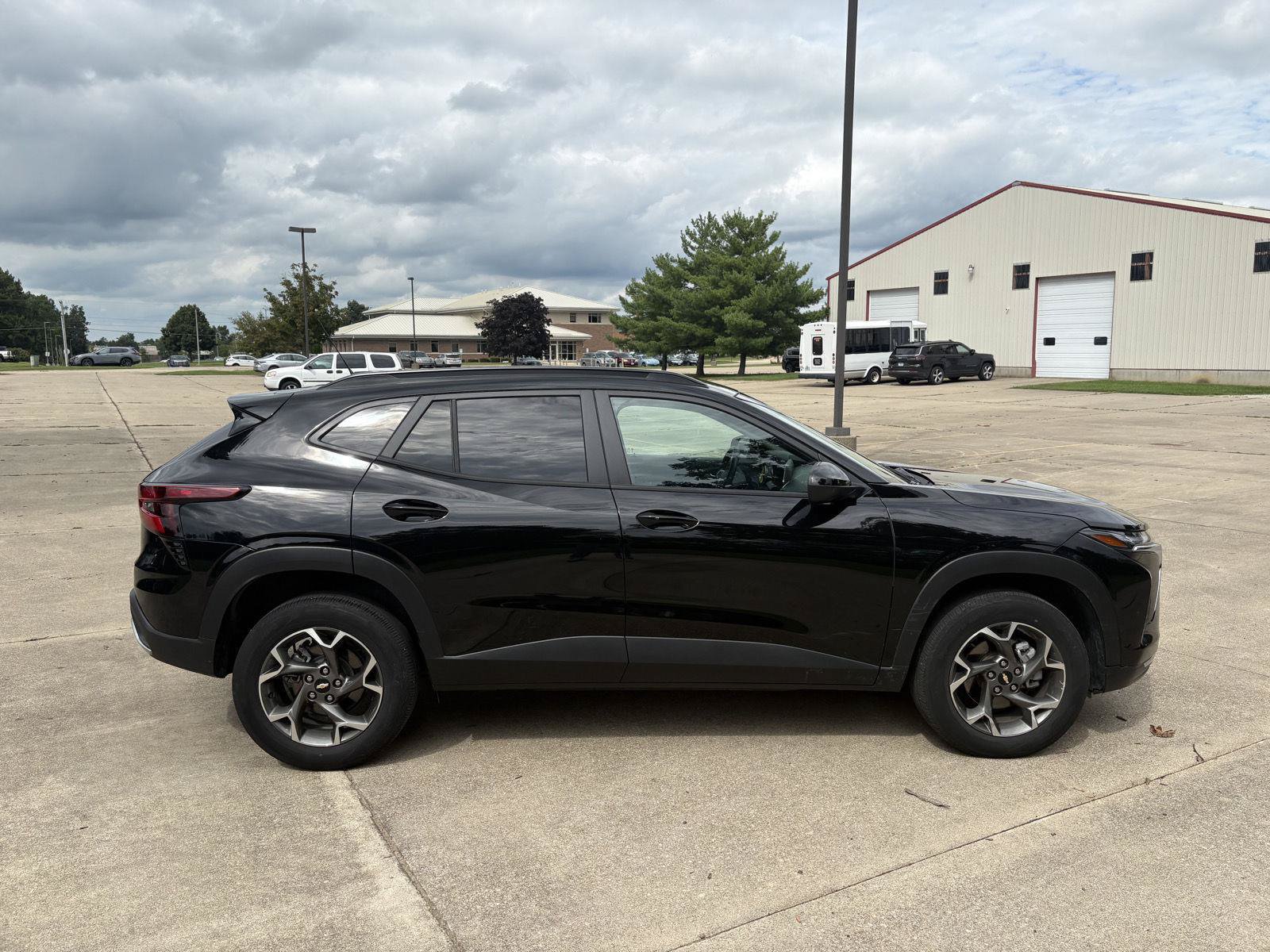 Used 2025 Chevrolet Trax LT w/ Driver Confidence Package FWD image 25