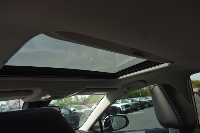 Used 2022 Toyota RAV4 XLE Premium image 18