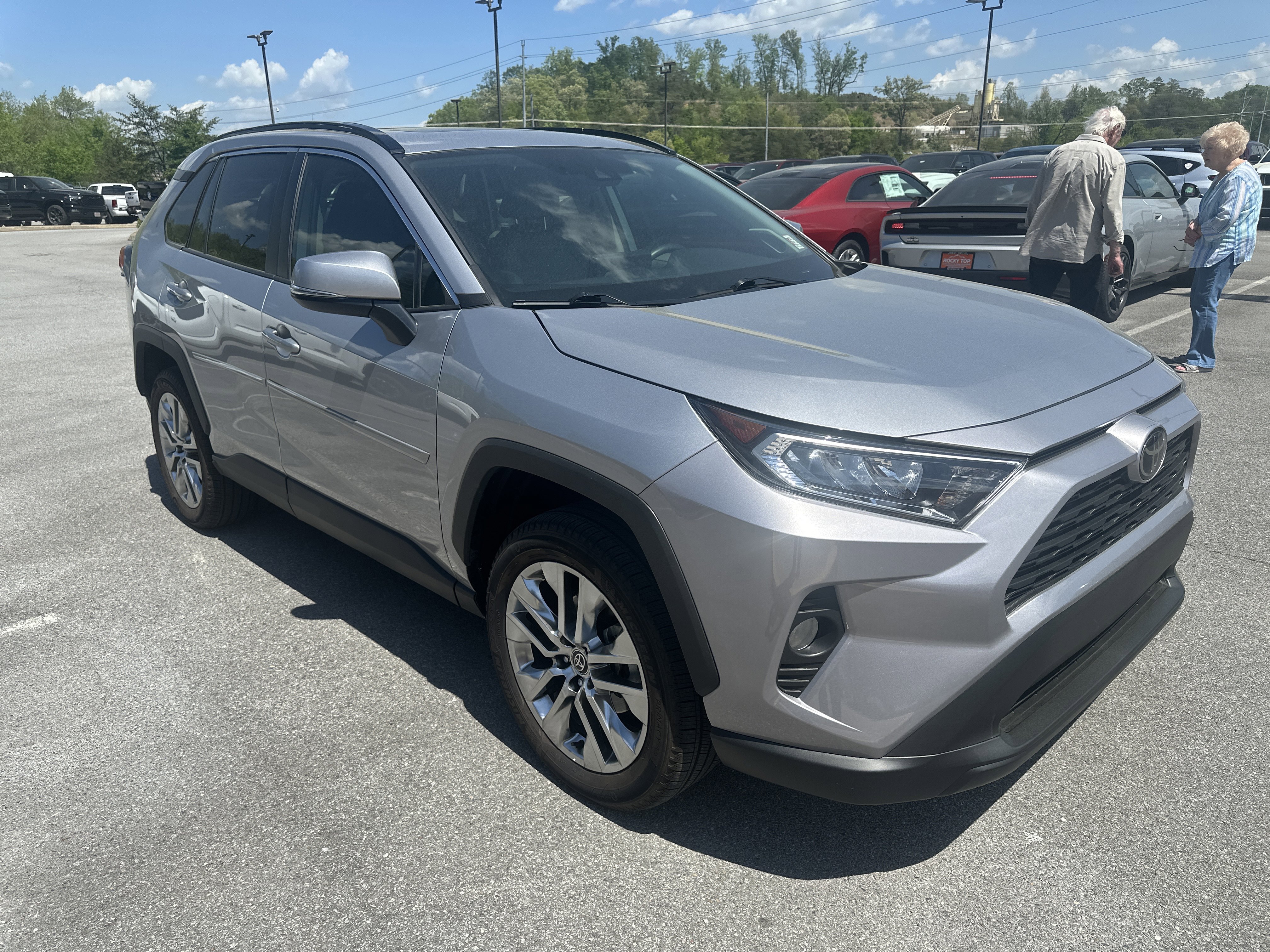 Used 2021 Toyota RAV4 XLE Premium image 5