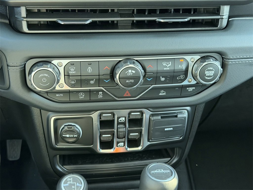 New 2025 Jeep Gladiator Sport image 16