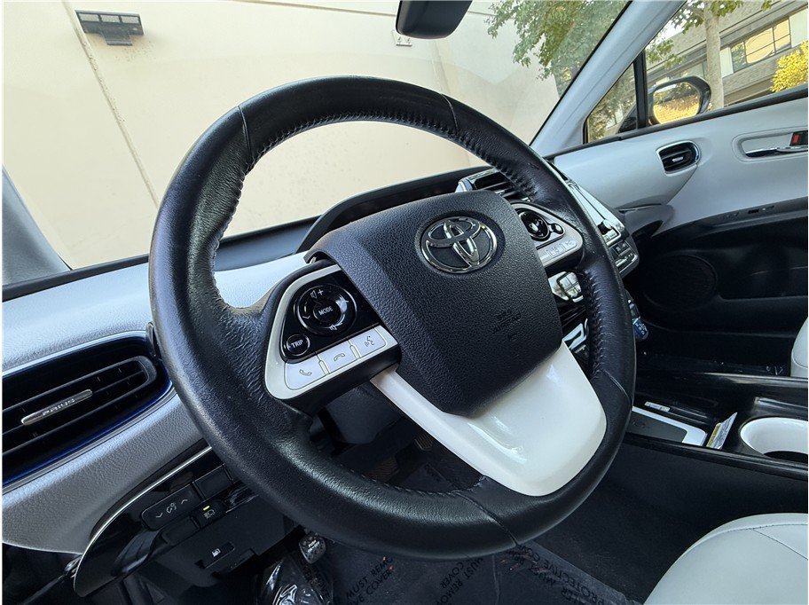 Used 2016 Toyota Prius Three Touring FWD image 9