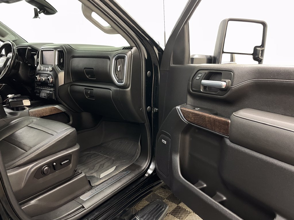 Used 2020 GMC Sierra 3500 Denali w/ Denali Ultimate Package AWD/4WD image 39