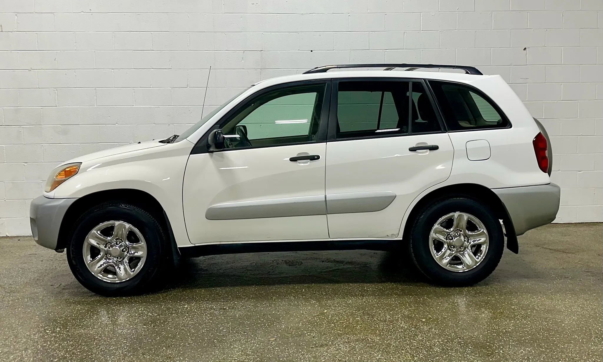 Used 2004 Toyota RAV4 2WD image 2