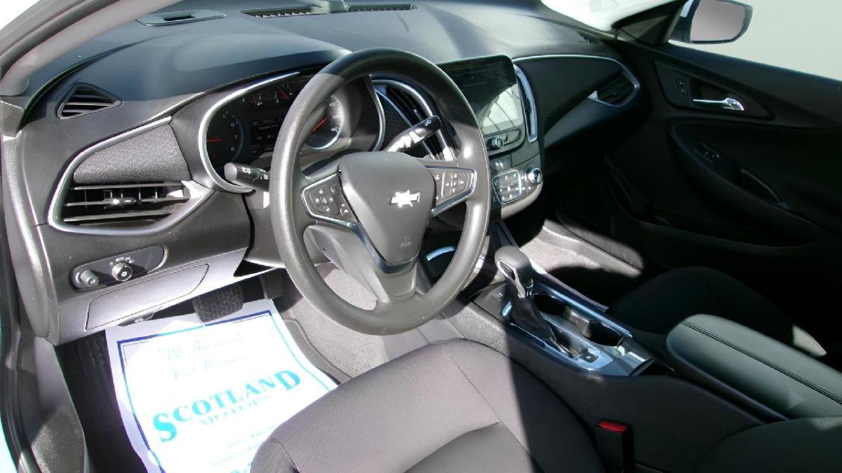 Used 2025 Chevrolet Malibu LT FWD image 11