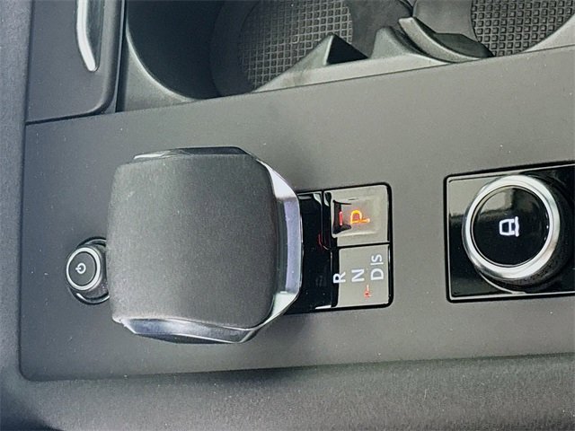 Used 2024 Land Rover Discovery Dynamic SE image 19