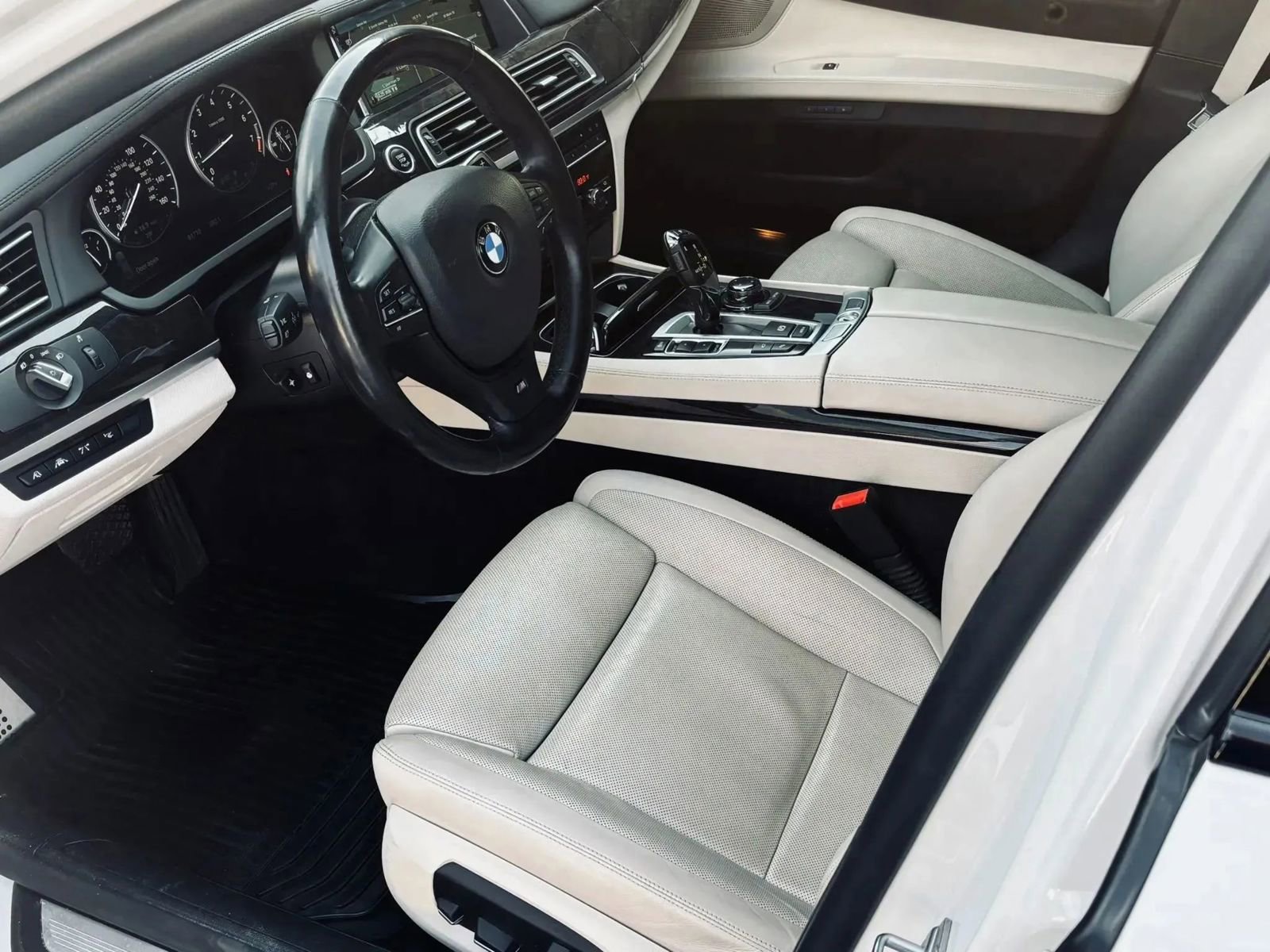 Used 2013 BMW 750Li image 21