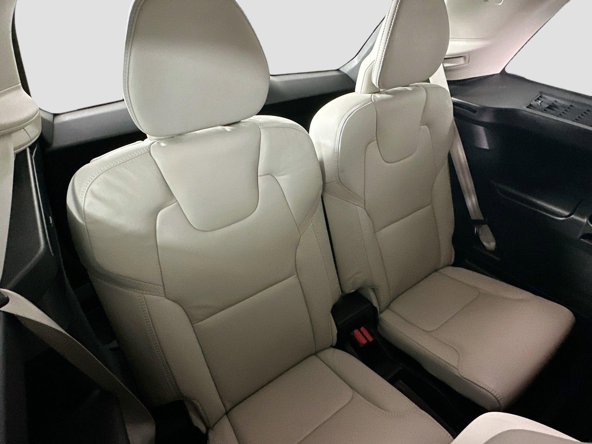 Certified 2024 Volvo XC90 B5 Plus image 29