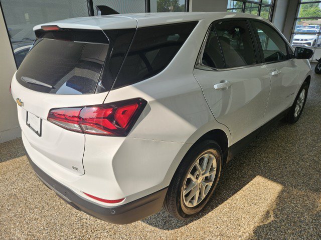 Used 2024 Chevrolet Equinox LT FWD image 2