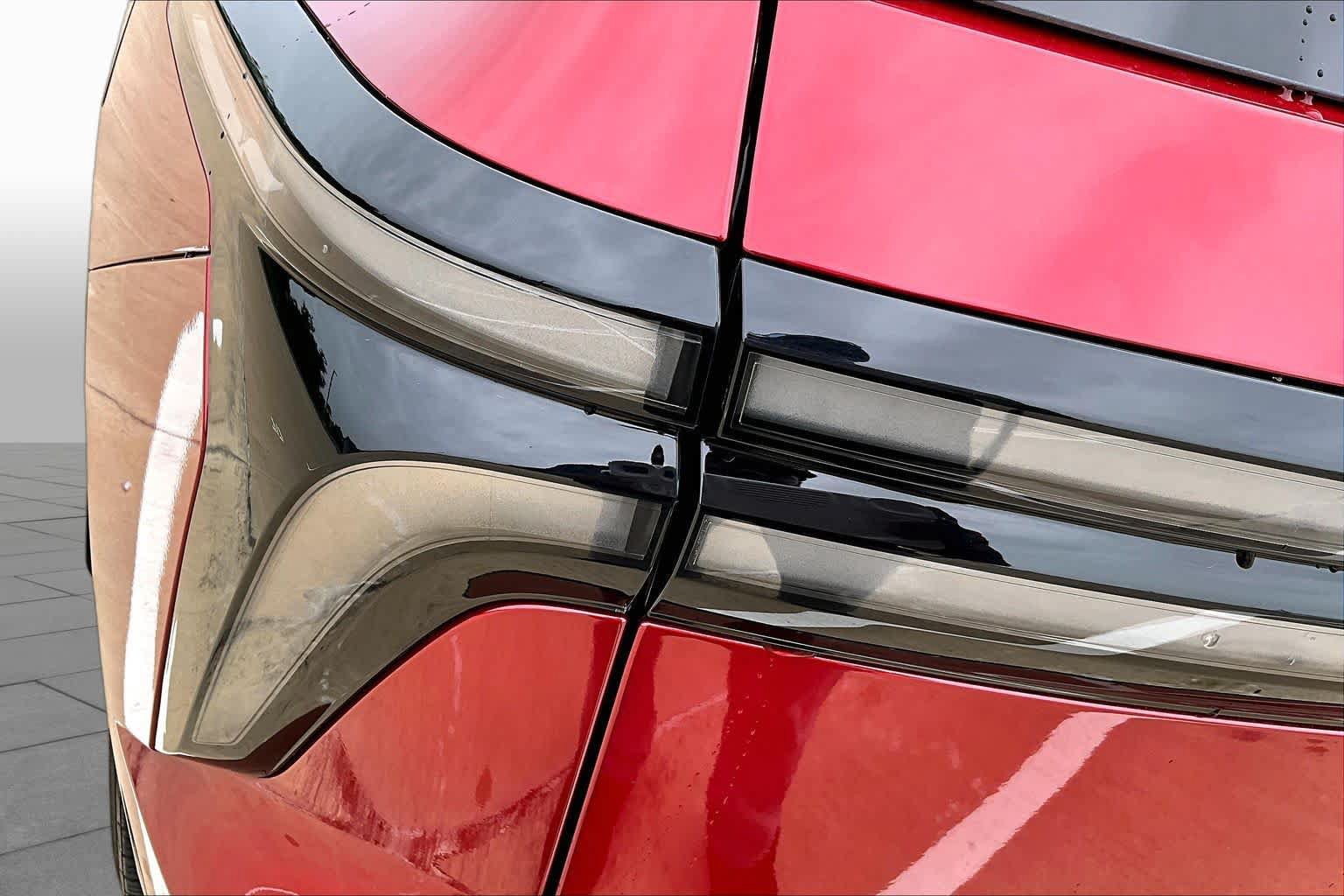 Used 2024 Chevrolet Traverse RS FWD image 29