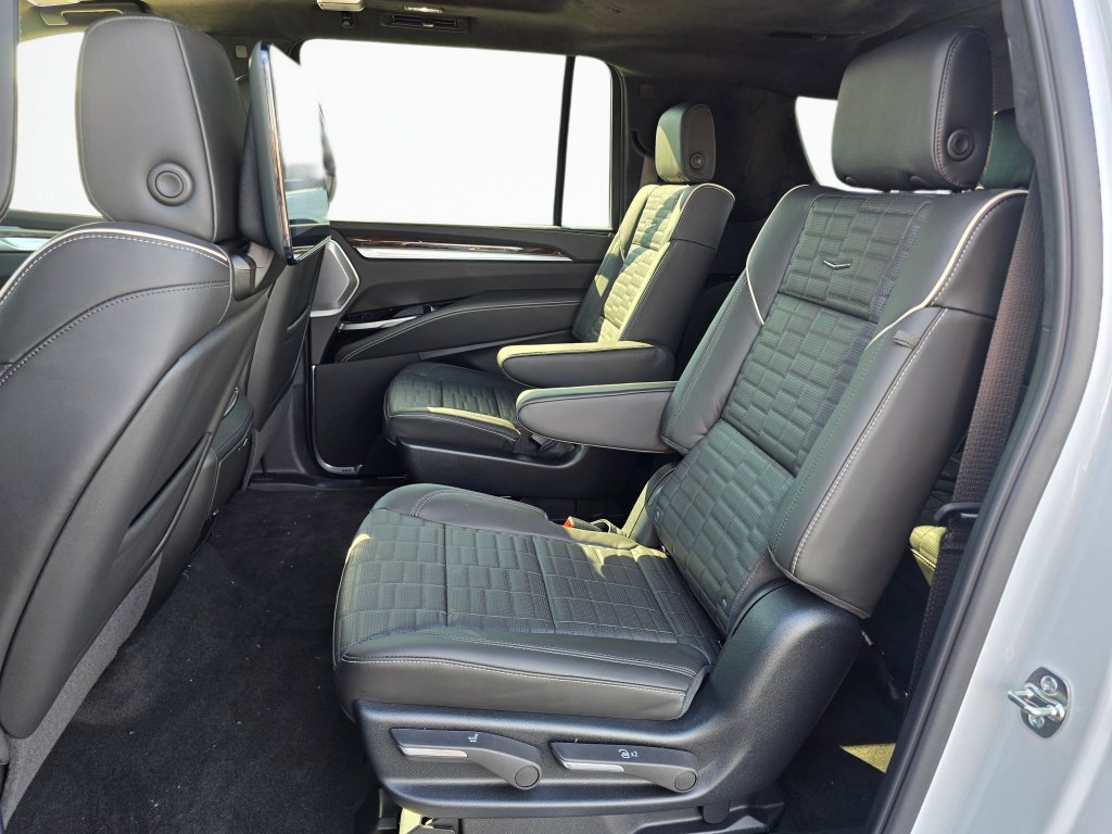 New 2026 Cadillac Escalade ESV Platinum Sport AWD/4WD image 18