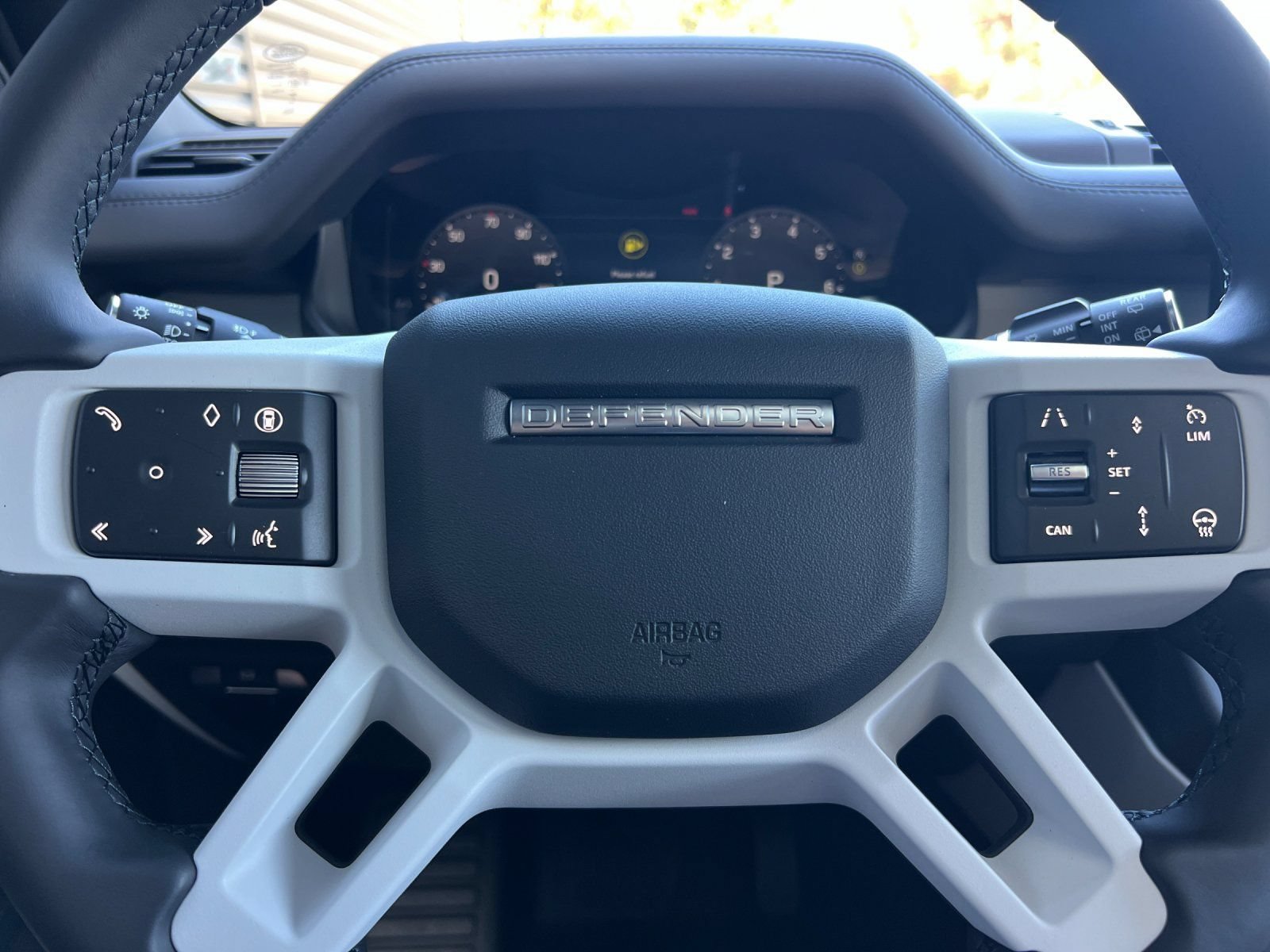 New 2026 Land Rover Defender 110 X-Dynamic SE AWD/4WD image 24