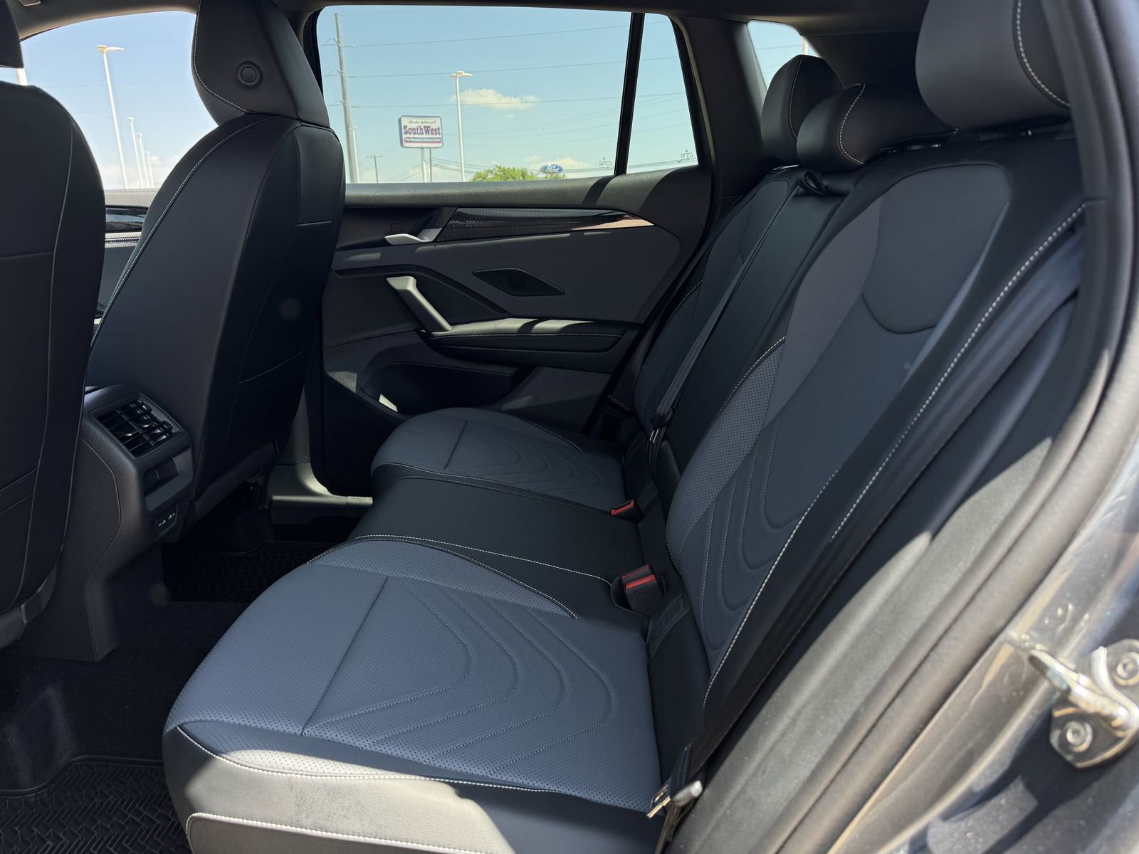 New 2026 Volkswagen Tiguan SE R-Line FWD image 28