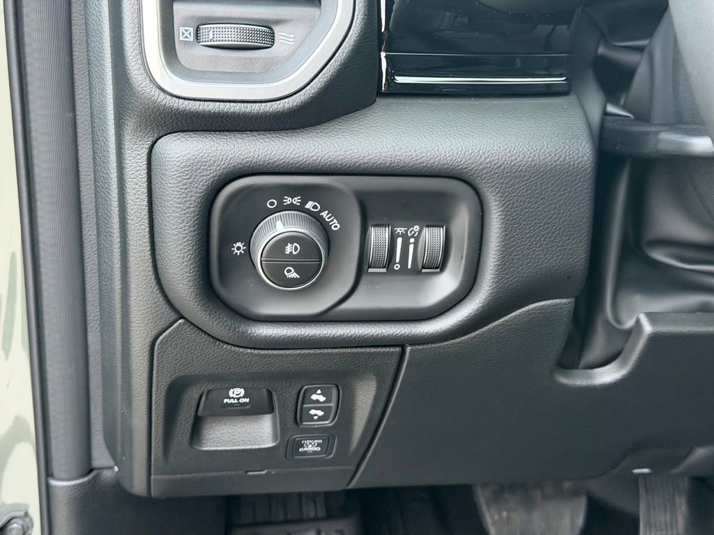 New 2026 RAM 1500 Laramie AWD/4WD image 14