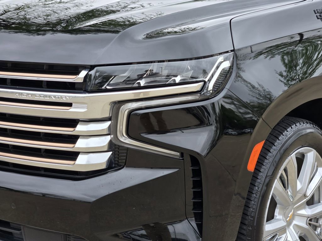 Used 2024 Chevrolet Suburban High Country w/ Advanced Technology Package image 8