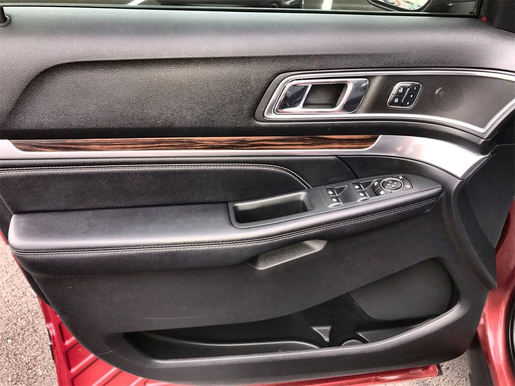 Used 2018 Ford Explorer Limited image 13