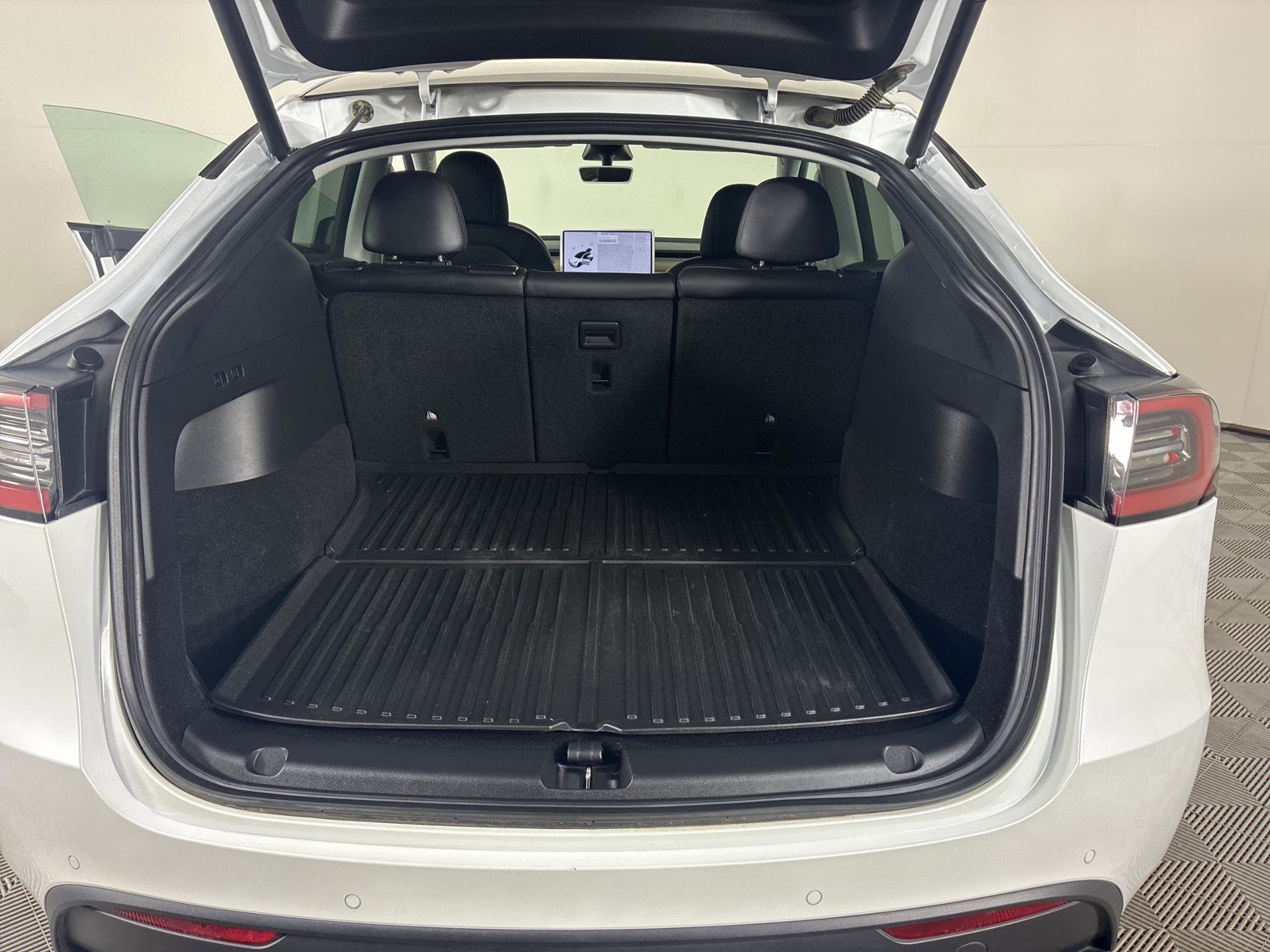 Used 2021 Tesla Model Y Long Range image 18