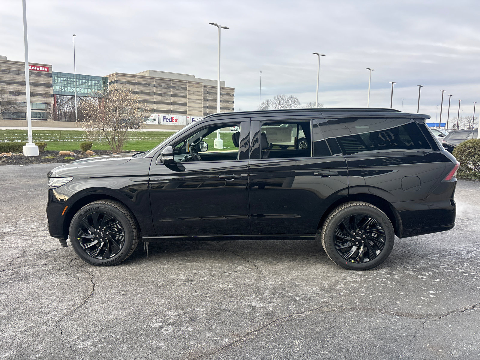 New 2026 Lincoln Navigator Reserve w/ Jet Appearance Package image 4