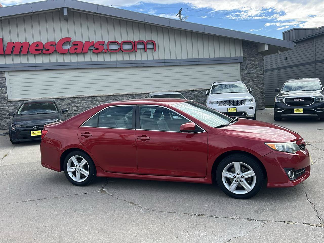 Used 2014 Toyota Camry SE w/ Fleet Convenience Package FWD image 2