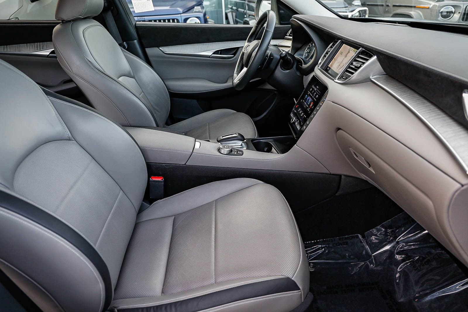 Used 2023 INFINITI QX50 Sensory image 17