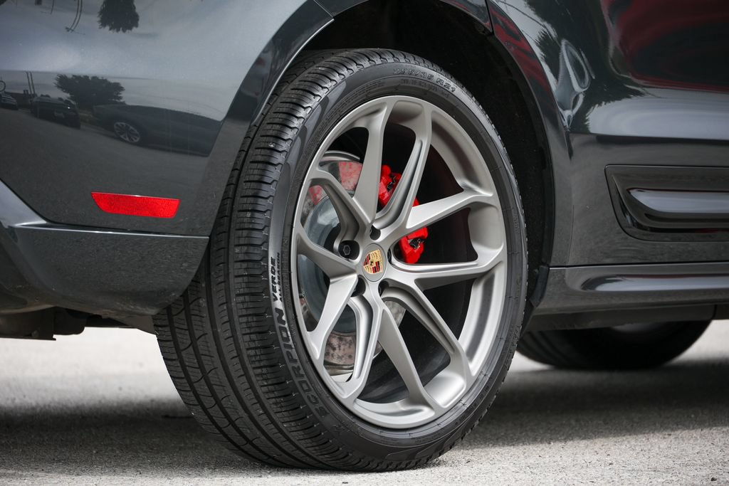 Certified 2025 Porsche Macan GTS AWD/4WD image 18