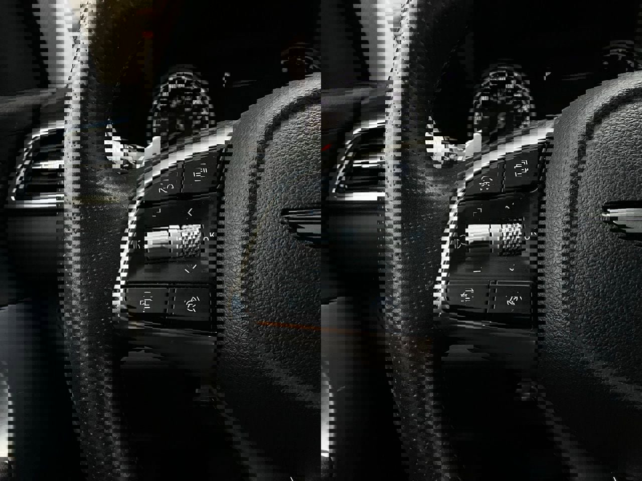 Used 2025 Genesis G70 2.5T image 35