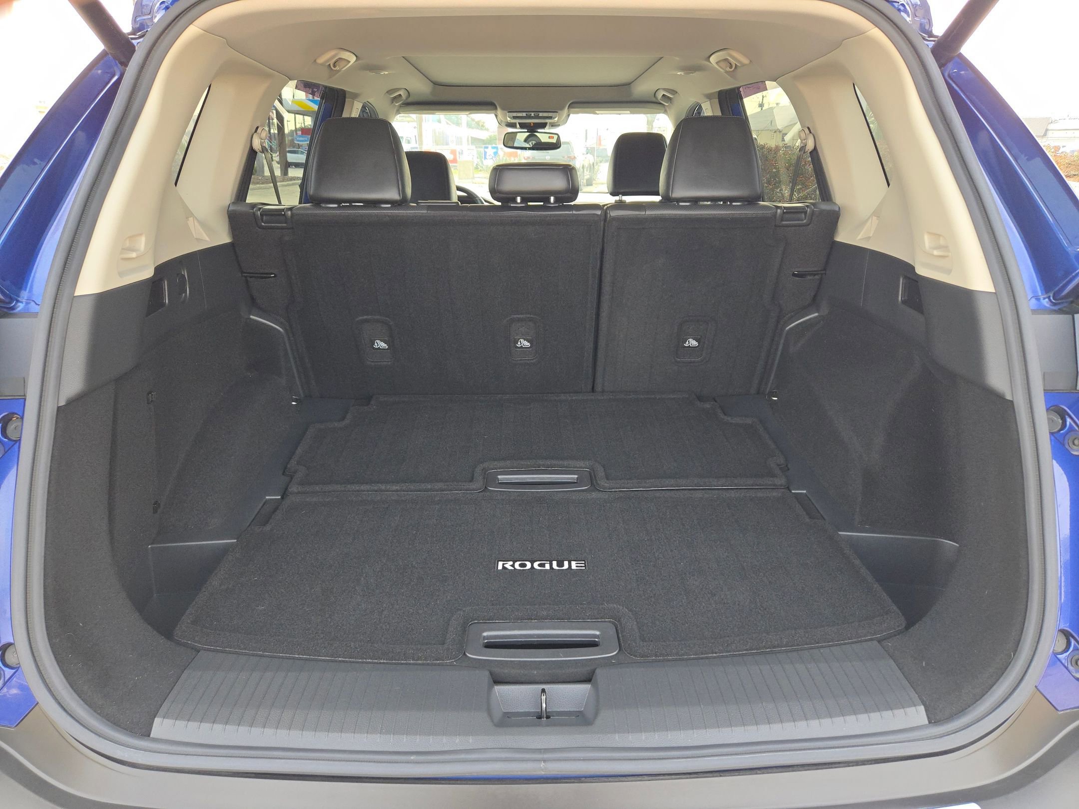 Used 2021 Nissan Rogue Platinum image 25