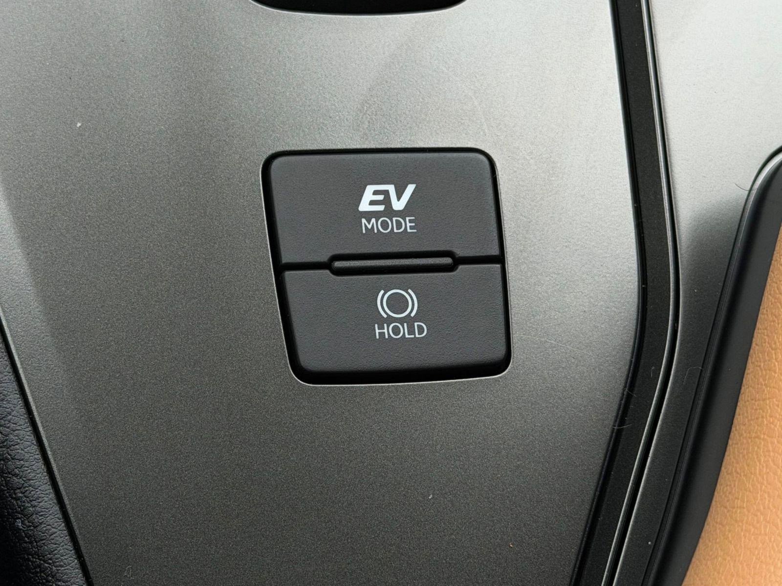 New 2026 Lexus UX 300h AWD image 17