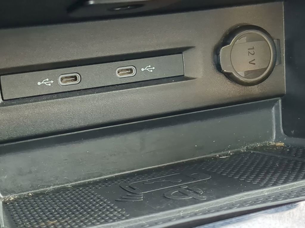 Used 2024 Volkswagen Taos SE image 23