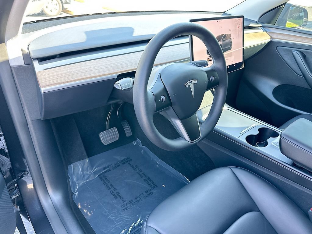 Used 2024 Tesla Model Y Long Range image 10
